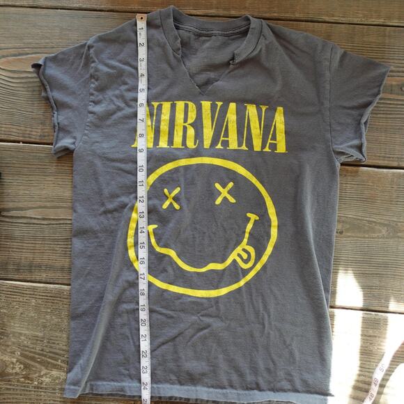 Vintage Nirvana Shirt Womens Small Gray Smiley Face Graphic Grunge Band Tee 90s - Picture 3 of 6
